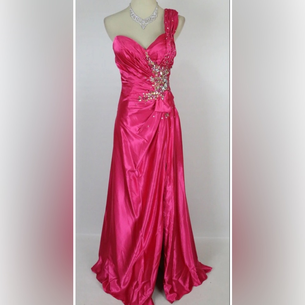Tony Bowls One Shoulder Beaded Fuschia Gown Size‎ 8